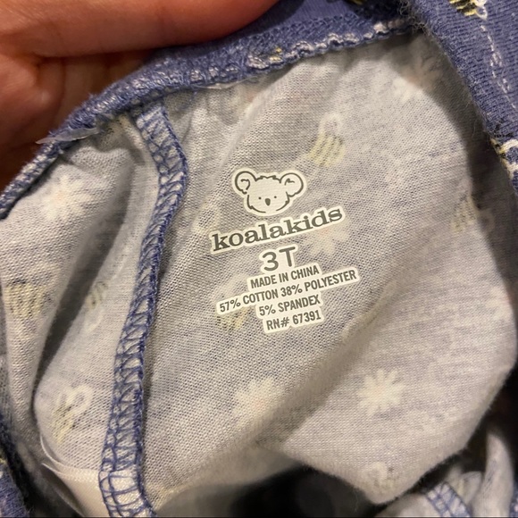 3/$20✨ Girls 2T bundle of tops and bottoms - Picture 8 of 12